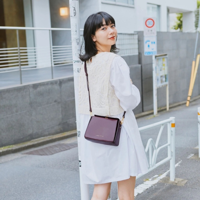 在10月29日或前于Samuel Ashley門市或官網(wǎng)預購秋冬限量新色的Pandora Satchel，即減$100。 另選購2件或以上指定正價貨品，即享85折。 （Samuel Ashley）