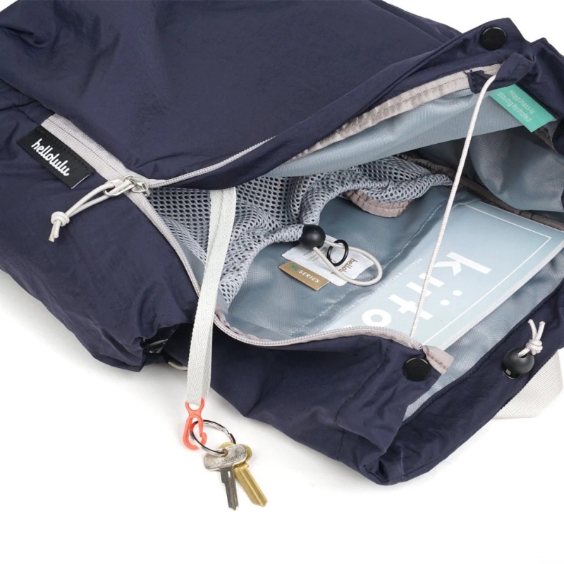 Rowan全天候背囊設(shè)計特色，除了配可拆卸隔熱飲料架 ，還有網(wǎng)狀口袋和插袋。 （hellolulu）