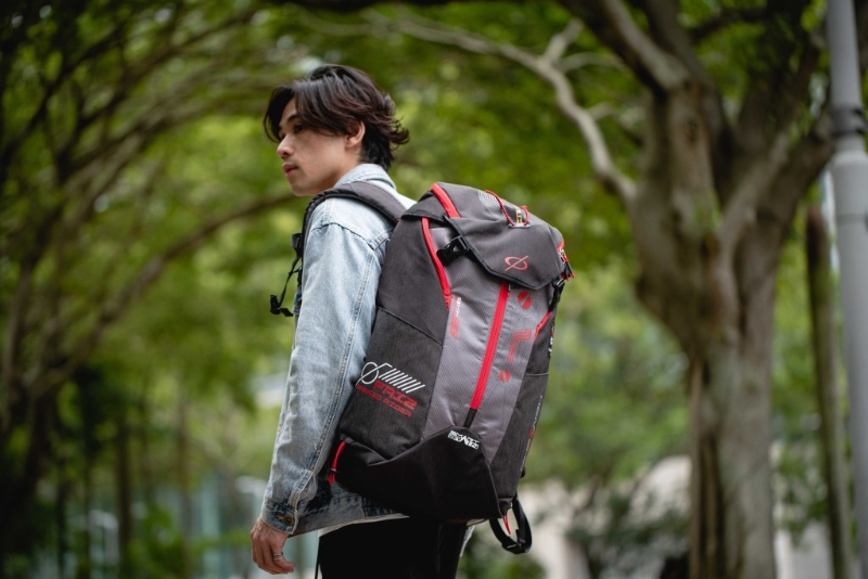 555系列蒙面超人單肩背囊，$499，設(shè)5個間隔。 （圖片來源：FX Creations facebook）