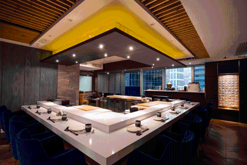 螢雪主打創(chuàng)意日式壽司，將fine dining與日本壽司結(jié)合，再以O(shè)makase方式呈現(xiàn)。