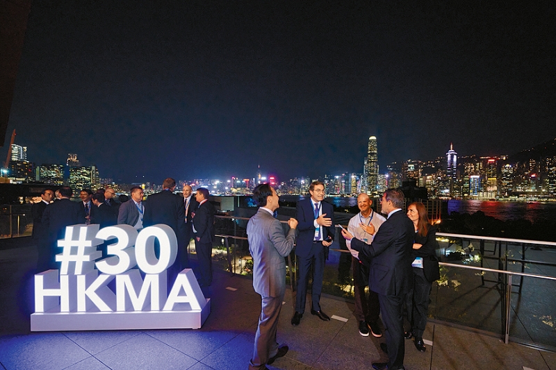 晚宴上，嘉賓可同步欣賞維港夜景。