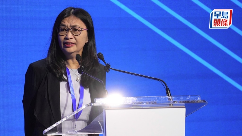 梁鳳儀稱經(jīng)濟(jì)中心“東移” 梁鳳儀稱經(jīng)濟(jì)中心“東移”