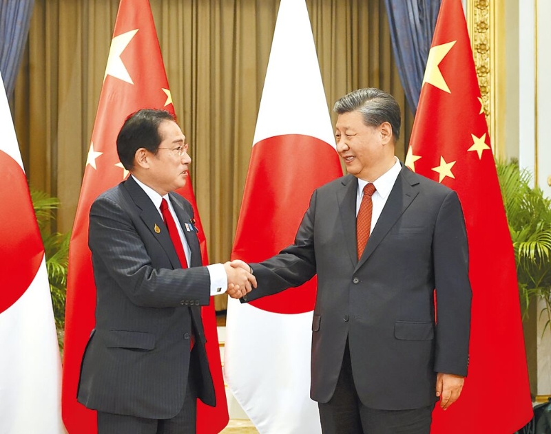 圖為習(xí)近平在曼谷會見岸田文雄