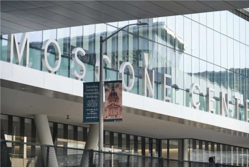 APEC峰會(huì)迎來工作日第一天。