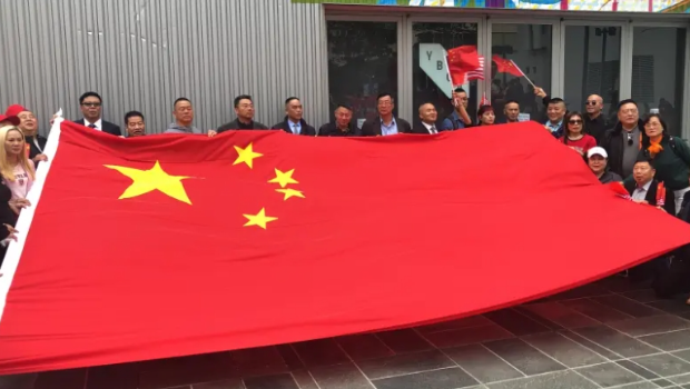 數(shù)千名華僑舊金山大集合歡迎習(xí)近平