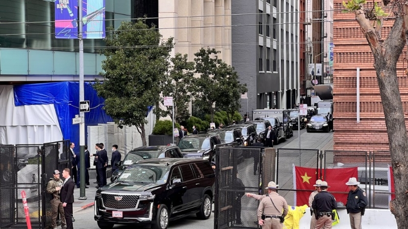 習(xí)近平車隊(duì)岀發(fā) 習(xí)近平車隊(duì)岀發(fā)