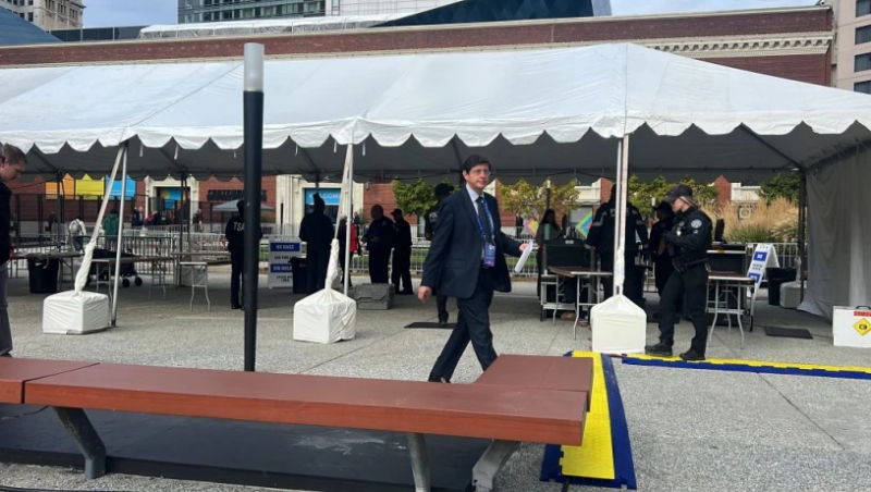 啟動雙重安檢關(guān)卡及證件識別系統(tǒng) 啟動雙重安檢關(guān)卡及證件識別系統(tǒng)