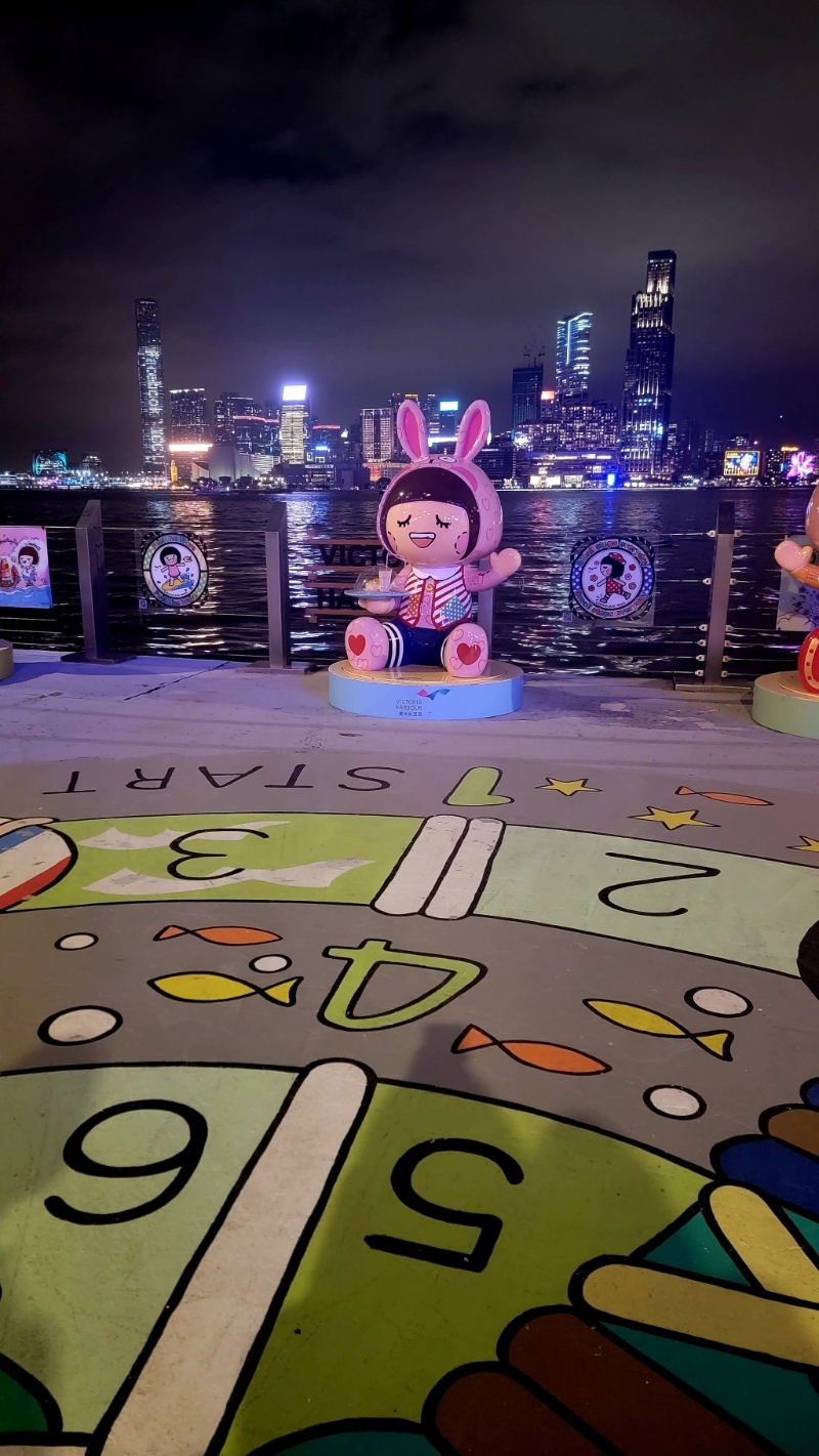 香港發(fā)展局和海濱事務委員會亦即將于下周的11月24日（五）和25日（六），一連兩晚在灣仔“水上運動及康樂主題區(qū)”舉辦《海濱動感夜》