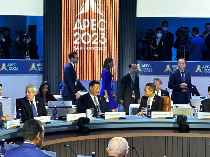 APEC最后一天會(huì)議，習(xí)近平與陳茂波繼續(xù)并鄰而坐，且斷續(xù)交談共約5分鐘。