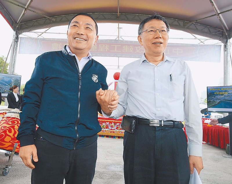 侯友宜(右)與柯文哲(左)