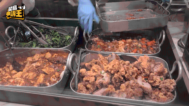 每間餐廳會(huì)提供8到10款餸菜，選擇眾多，有肉有菜。