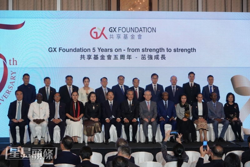 由全國政協(xié)副主席梁振英擔(dān)任主席的人道救援組織“共享基金會(huì)”22日舉辦5周年慶祝酒會(huì)。