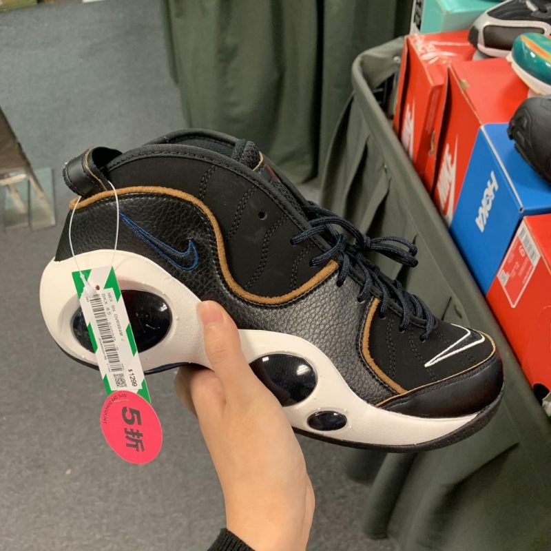 運(yùn)動鞋（圖片來源：Harbour City Bazaar），