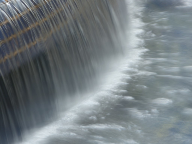 現(xiàn)在EXPERT RAW新增ND減光鏡功能，可以藉慢快門拍出流水絲絹的效果。