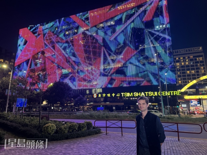 今年首次聯(lián)乘英國視覺燈光藝術(shù)家Rupert Newman，展出數(shù)碼光影藝術(shù)作品