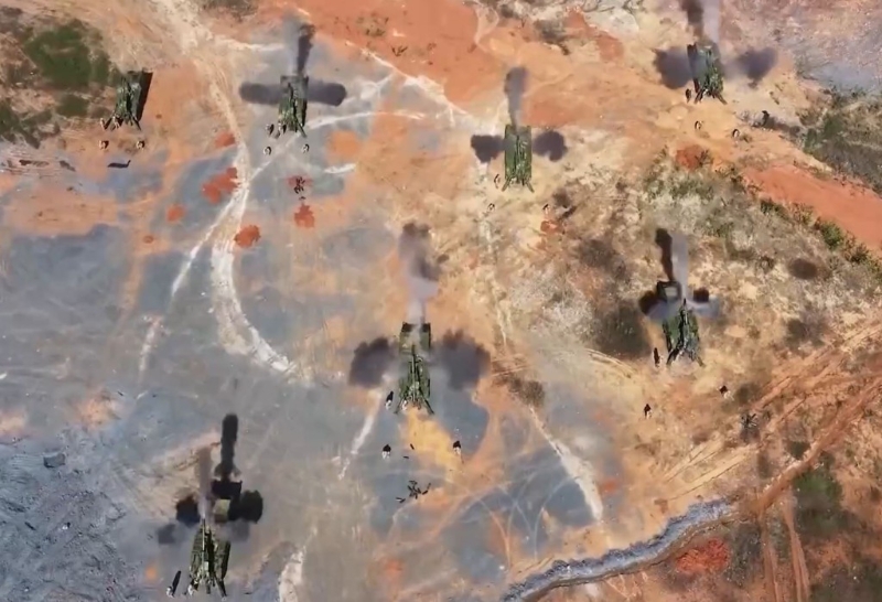 車載速射火炮和迫擊炮等各型火器交替發(fā)揮火力