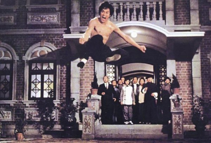 《精武門》由李小龍主演，羅維執(zhí)導(dǎo)。