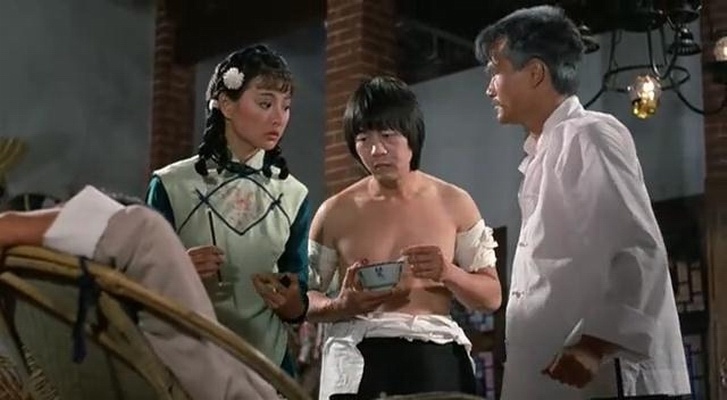 《僵尸先生》由許冠英、林正英、錢小豪主演