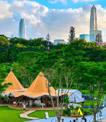 可以自己攜帶露營所需物品， 買齊食物飲品，便可免費享用公用空間。