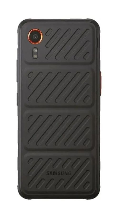 機(jī)背改用坑紋更粗更闊的大型斜紋，鏡頭則只有廣角主鏡。