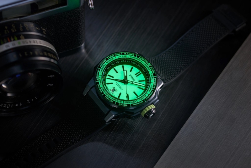 腕表在夜晚發(fā)光的效果，也真如北極光般吸引。