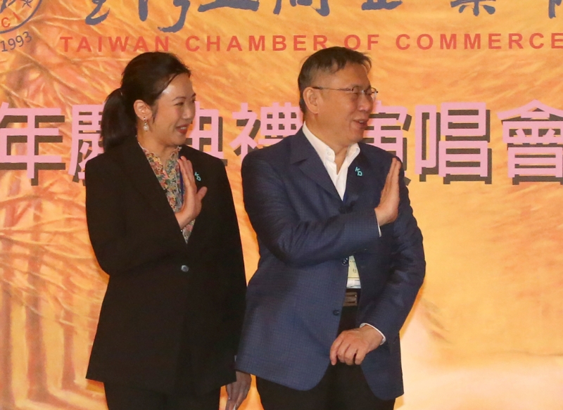 柯文哲(右)和副手吳欣盈(左) 柯文哲(右)和副手吳欣盈(左)