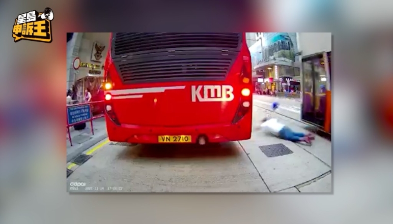 行人或司機(jī)忽視道路安全，換來(lái)的可能就是血的教訓(xùn)。 （網(wǎng)上圖片）