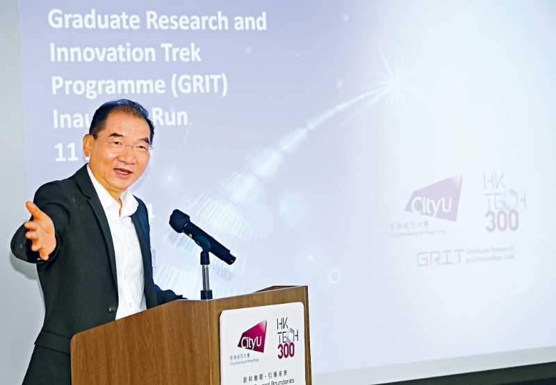 城大高級副校長（創(chuàng)新及企業(yè)）暨HK Tech 300執(zhí)行委員會主席楊夢甦教授，感謝一眾來自不同界別的「商業(yè)領(lǐng)袖」，并寄語初創(chuàng)團(tuán)隊享受往后的創(chuàng)業(yè)旅途。