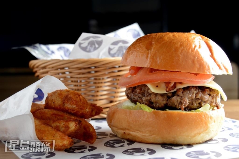 優(yōu)質(zhì)漢堡包均以高級美國牛肉炮制。