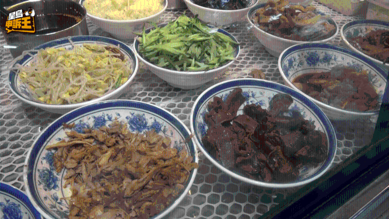 「單人套餐」包括主食、涼拌小食及飲品，選擇款式及份量頗大。