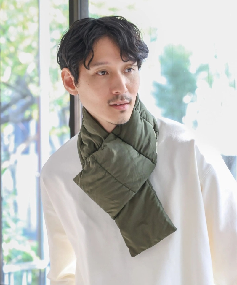 輕量保暖羽絨圍巾、$229、GW，采用Adastria內(nèi)部開發(fā)的Air Thermal技術(shù)制作，提升保暖效果，且易于折疊收納。