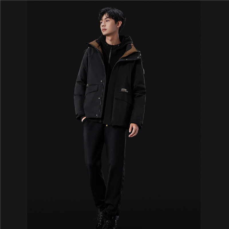 男裝三層5A鵝絨羽絨外套、原價(jià)$2,390、現(xiàn)售$2,190、G。