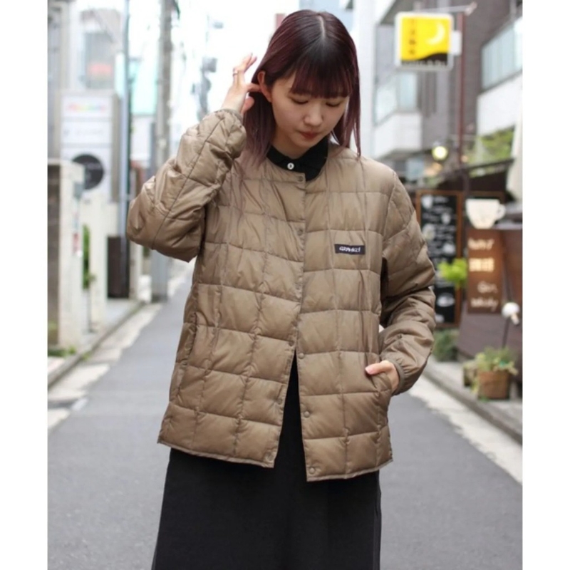 Gramicci格紋中性羽絨外套、原價(jià)$1,399、現(xiàn)售$839、GO，具防水功能及配有收納袋，方便攜帶。