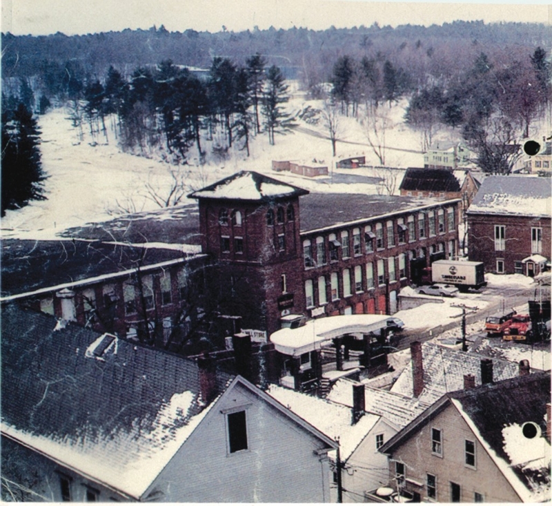 品牌工廠位于美國(guó)新英格蘭的一個(gè)寧?kù)o小鎮(zhèn)上。