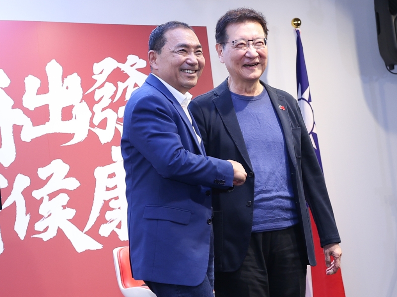 前“立委”蔡正元5日表示，「以匯流的民調(diào)里面，用手機和市話拆開來看，手機民調(diào)加上去就有點變化，單獨看手機民調(diào)，柯文哲還是在第二名，這就是侯陣營要更加小心」。