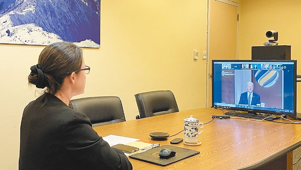 圖為2021年時(shí)，美國白宮民主峰會由拜登主持，蕭美琴（左）代表臺灣參與。