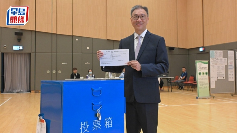 陸啟康今早主持危機(jī)管理委員會(huì)第二次會(huì)議聽取各政府部門代表匯報(bào)。資料圖片