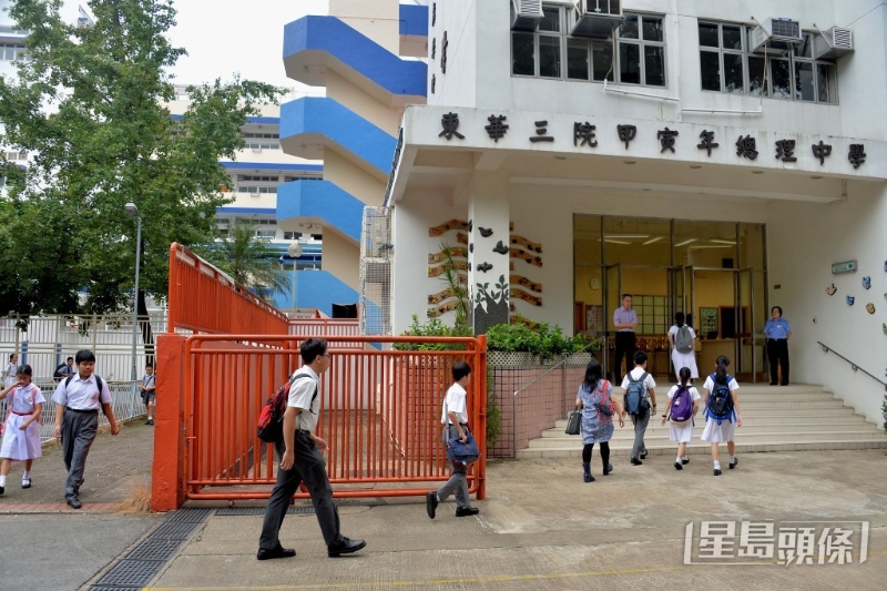 已登記使用鄰近邊境投票站的新界區(qū)選民，需到東華三院甲寅年總理中學(xué)投票。