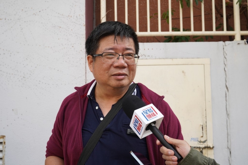 曾先生形容邊境投票站方便經?！竷蛇呑摺沟倪x民。