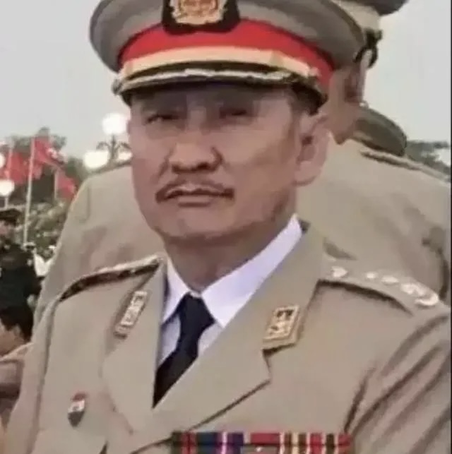 魏懷仁是緬甸四大家族之一魏家開創(chuàng)者魏超仁的弟弟，控制果敢邊防營(yíng)。緬甸四大家族中唯一掌控軍權(quán)。