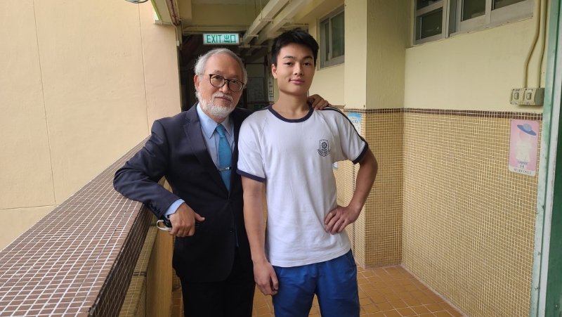 惲校長本著有教無類，與每位學(xué)生亦師亦友，建立良好關(guān)系。