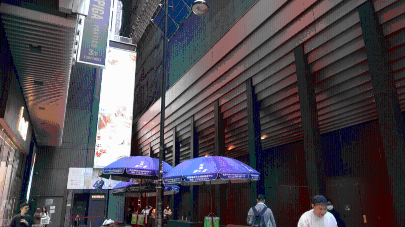 此外，珍姐亦希望有關(guān)當局容許檔口搭建雨棚，為她們遮風擋雨。