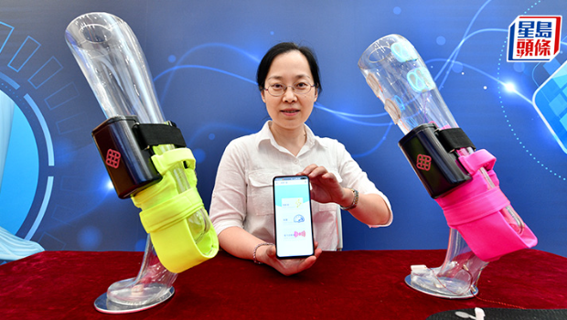 胡曉翎指“智云行健步儀”擬于明年商品化，團(tuán)隊(duì)正優(yōu)化設(shè)計(jì)，使設(shè)備更穩(wěn)定、小巧及通過(guò)安全認(rèn)證。