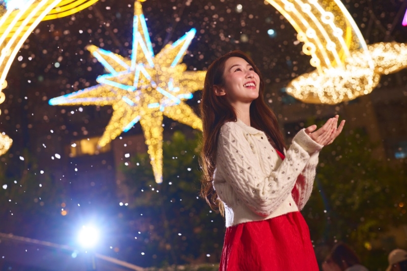 聖誕好去處2023︳5大夢(mèng)幻飄雪匯演打卡商場(chǎng)！灣仔利東街聖誕「The Wishing Stars」 夢(mèng)幻飄雪匯演（圖片來(lái)源：灣仔利東街）