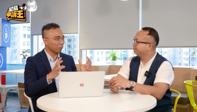 Nick sir表示，青姐的訪問一般很長，所以要拿她的聲音做“?！焙芎唵?，效果亦較好，相對Christy每個(gè)訪問較短，又夾雜其他人的訪問及英語，會影響效果。