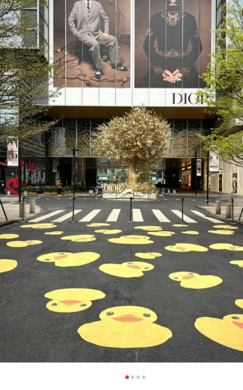 深圳許多地方現(xiàn)在也充滿了“大黃鴨”元素。