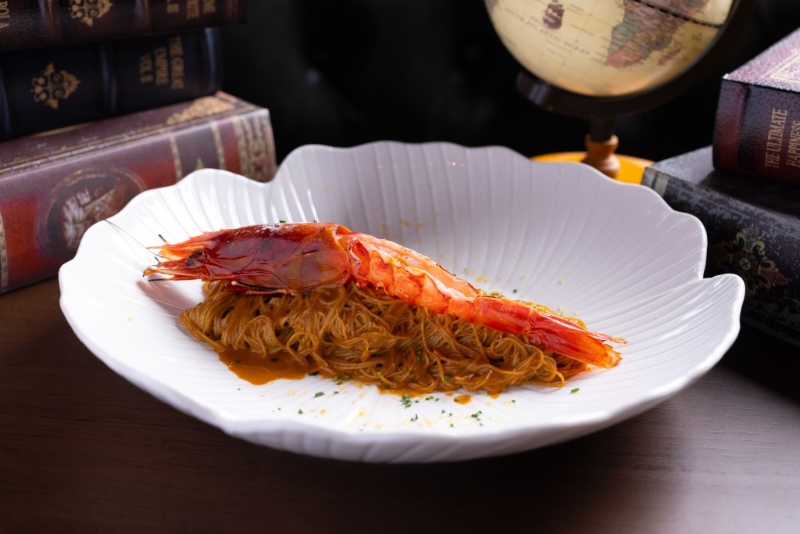 Bochord典雅書(shū)室歐陸餐廳——西班牙紅蝦配蝦子面（晚市套餐），將本地老字號(hào)的蝦子面配原只西班牙紅蝦、自制紅蝦醬及蝦子等，鮮美有層次。