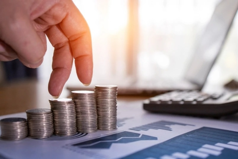 投資者尋找優(yōu)質(zhì)高息股時(shí)，除了查閱股息率外，亦要留意有否受特別息影響、派息比率如何及股價(jià)走勢，以避免墮入高息陷阱。