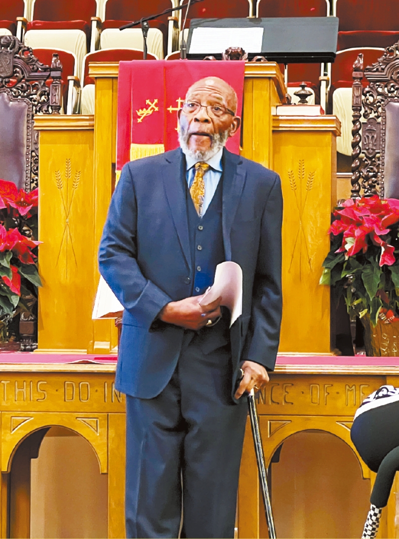 阿莫斯-布朗牧師等周四舉行長達(dá)一個(gè)半小時(shí)的發(fā)佈會(huì)，反擊楊曉川的歌曲內(nèi)容不實(shí)。記者彭詩喬攝