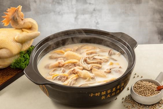 豬肚雞湯底帶濃濃的胡椒香味，濃而不油，非常鮮甜！